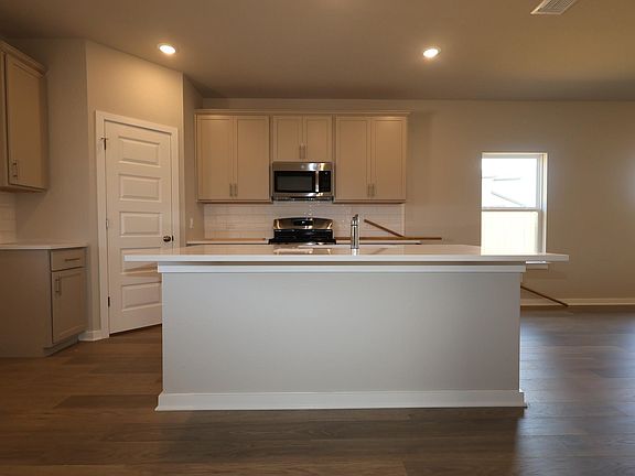 3rd image of 140 Heritage Forest Pkwy