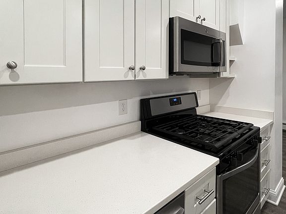3rd image of 2611 29th Ave S #1
