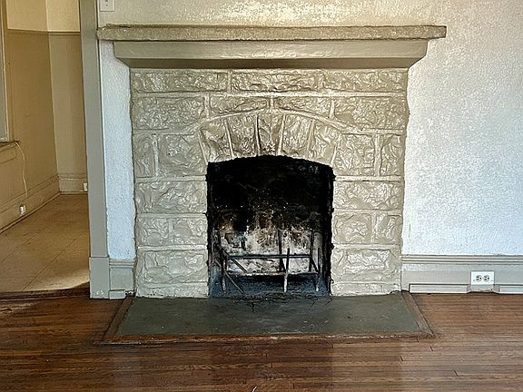5th image of 1105 N Front St