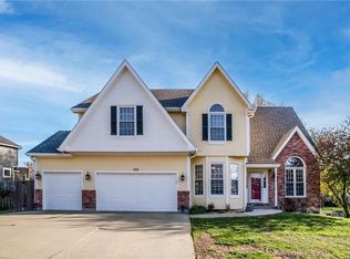1100 Wallis Ln, Leavenworth, KS 66048