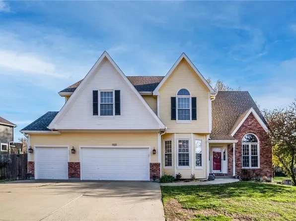 1100 Wallis Ln, Leavenworth, KS 66048