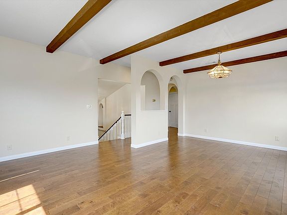 4th image of 940 W 20th St