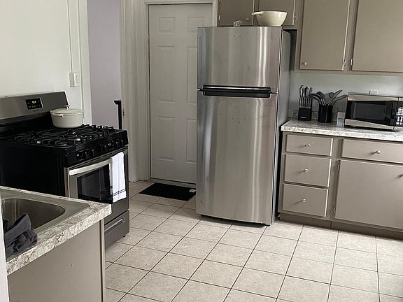 3rd image of 649 Dewitt St #649