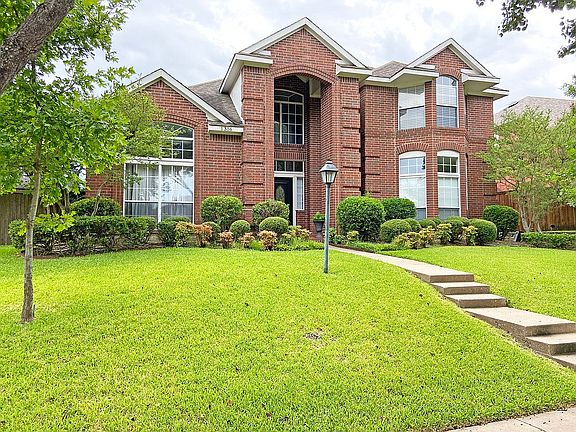2nd image of 1316 Newbury Ln