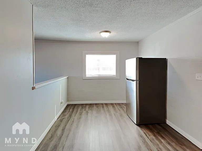 5025 Carmen Blvd — Photo 5