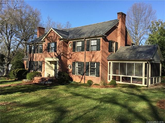 1st image of 2647 Armstrong Cir