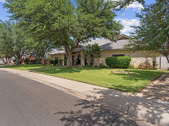 2nd image of 6 Preston Oaks Cir