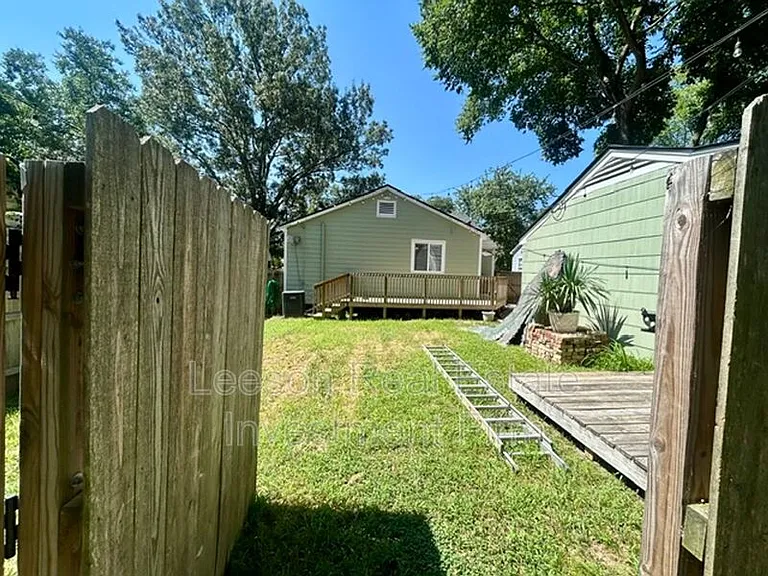 122 E Dalzell St — Photo 30