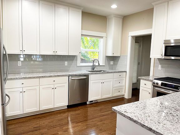 Gourmet kitchen