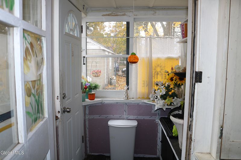 3rd image of 61 Lincoln Avenue