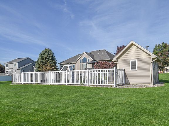 3rd image of 51 Candlewood Ct