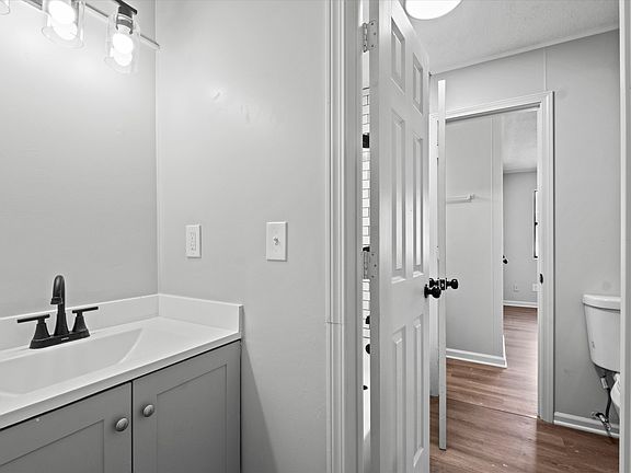 5th image of 720 Ottawa St #116