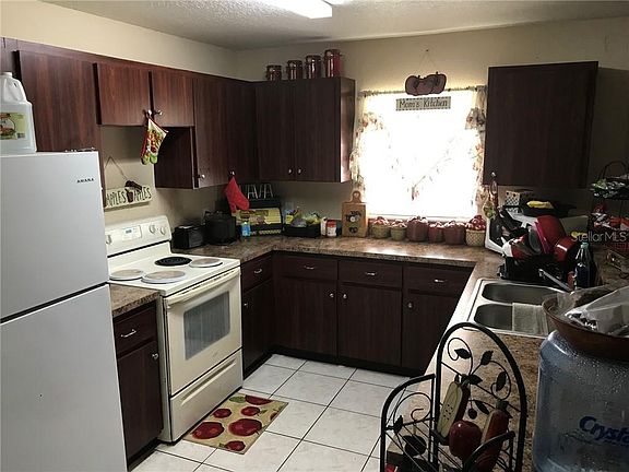 3rd image of 934 Aaron Ave