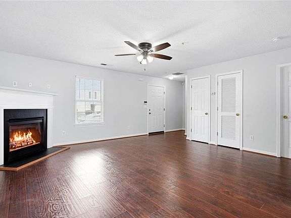 4th image of 310 Goldenrod Dr