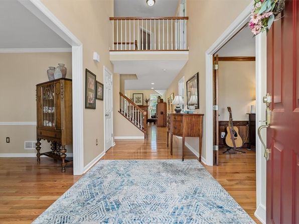 160 Sewickley Farm Cir, Mars, PA 16046