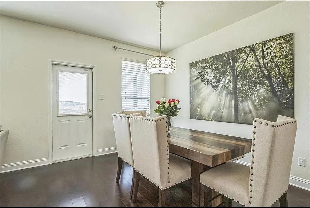 4 bed, 2.5 bath, 2766 sqft, $2,800 — Photo 4