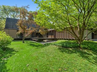 2900 Riverwoods Ct, Riverwoods, IL 60015