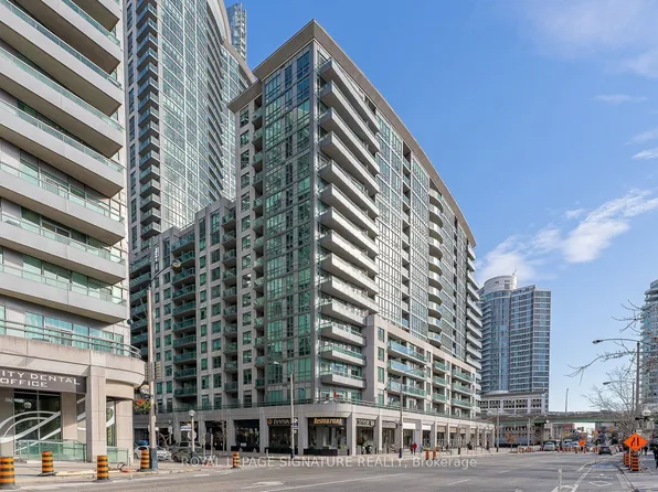 19 Grand Trunk Cres #502, Toronto, ON M5J 3A3