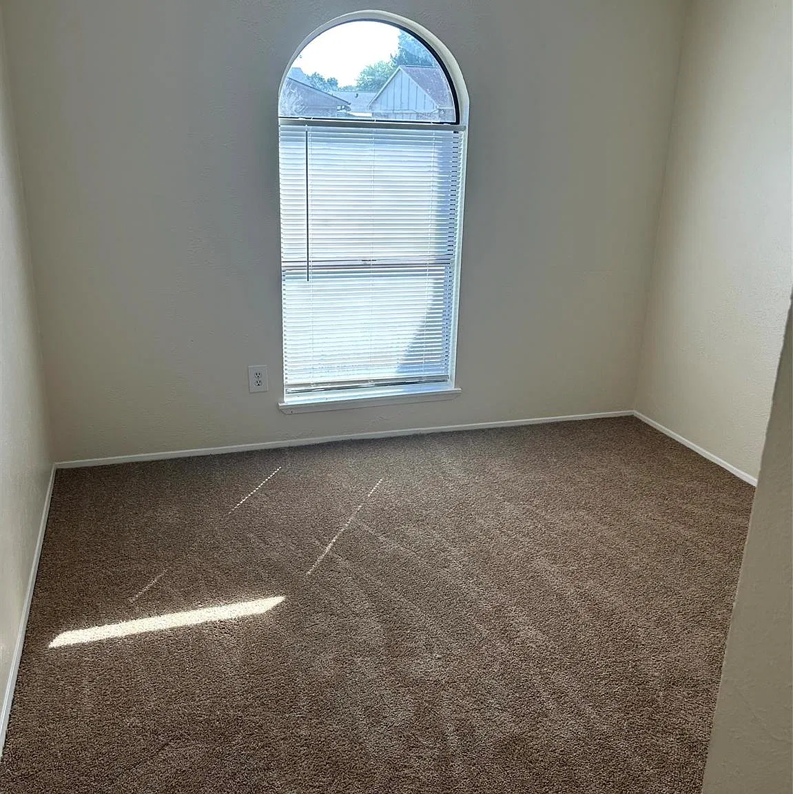 3 bed, 2.0 bath, 1313 sqft, $1,795 — Photo 3