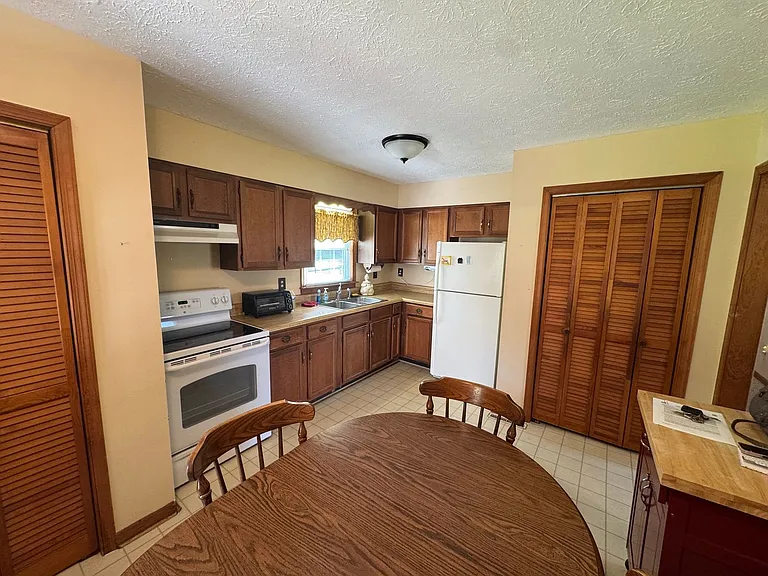 312 Foreston Dr — Photo 4