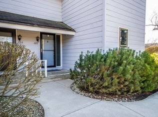 626 Dunham Rd, Gurnee, IL 60031