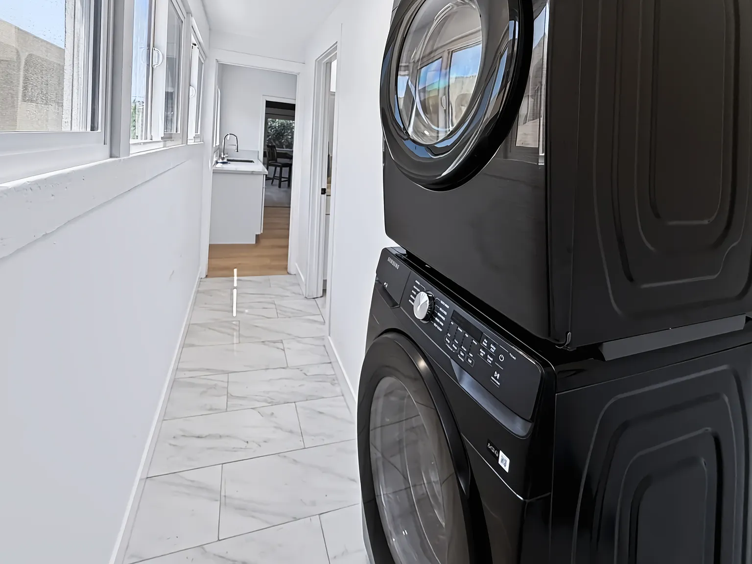 1 bed, 800 sqft, $2,400 — Photo 4