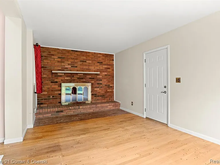 32624 Windsor St — Photo 11