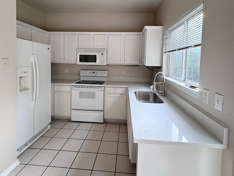 16 Pembroke Ct — Photo 7