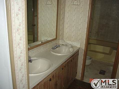 4th image of 9020 Silver Oak Ln #1