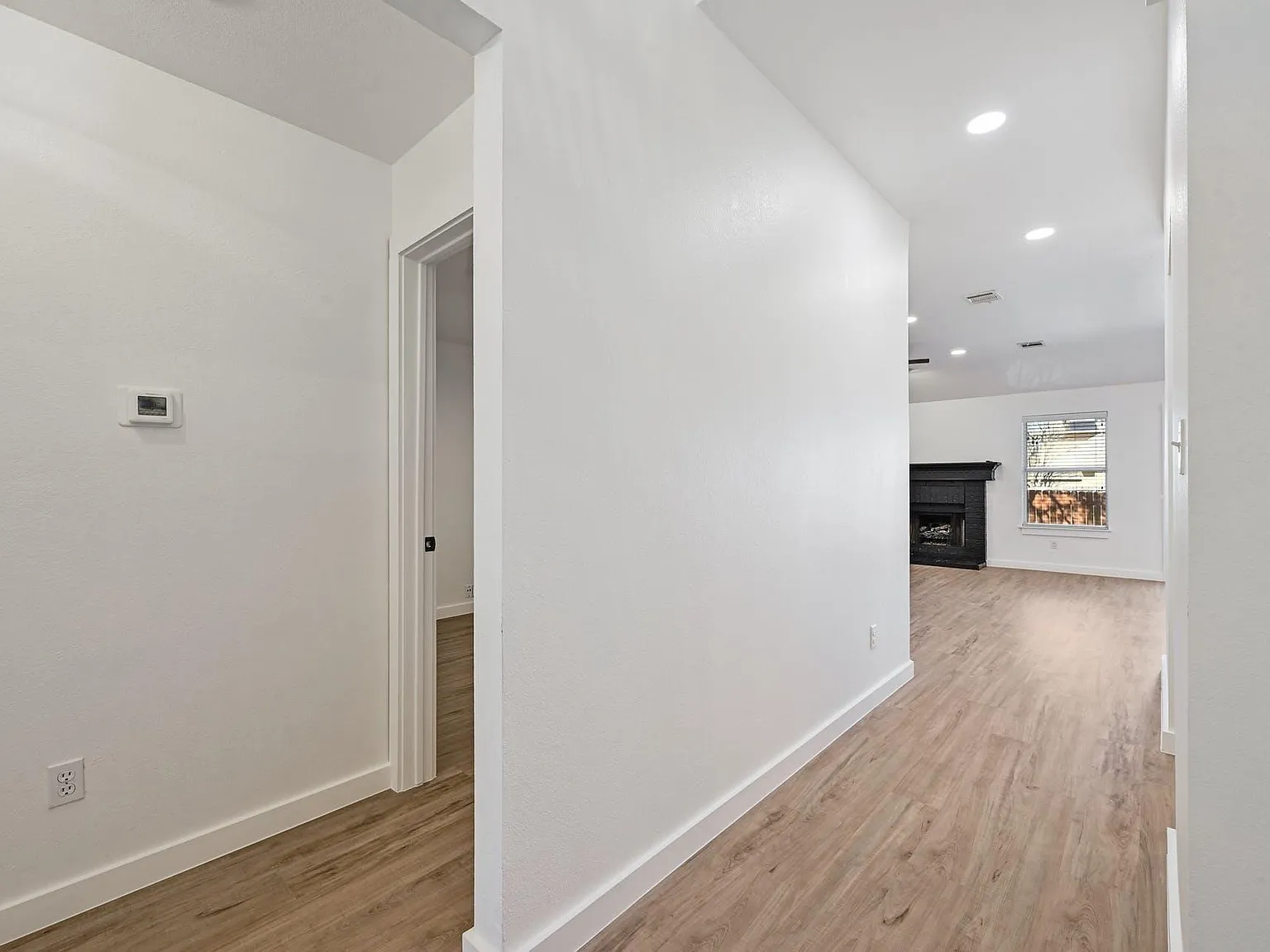 3 bed, 2.0 bath, 1441 sqft, $2,575 — Photo 4