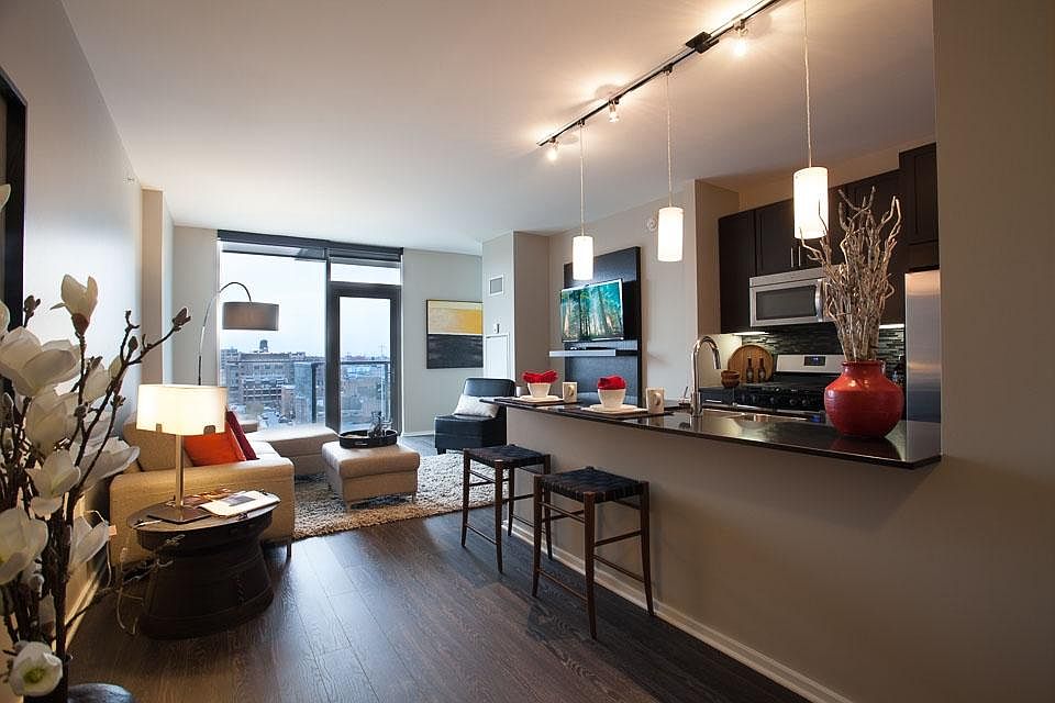 1st image of 613 W Randolph Dr #4B