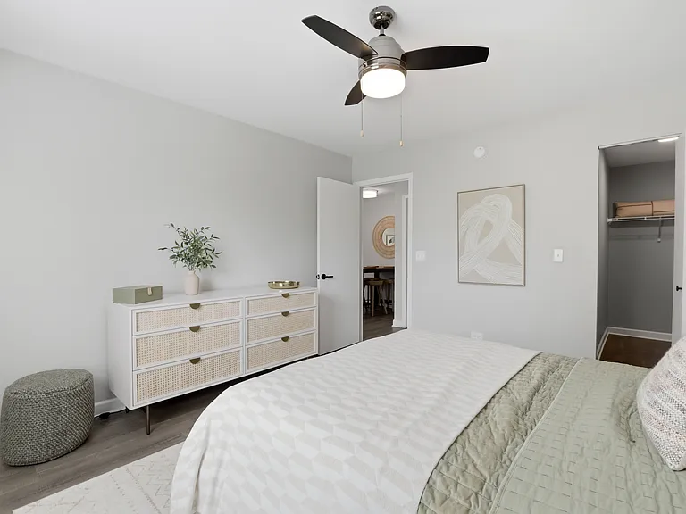 Deer Valley Apartments — Photo 22