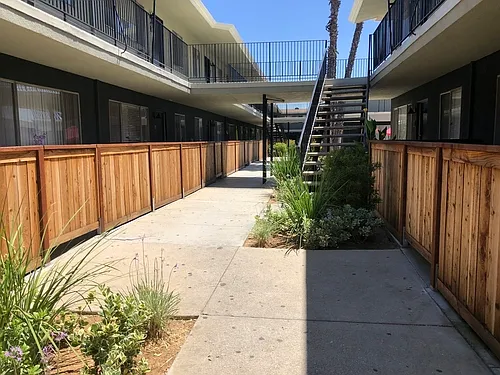 Building Photo 3