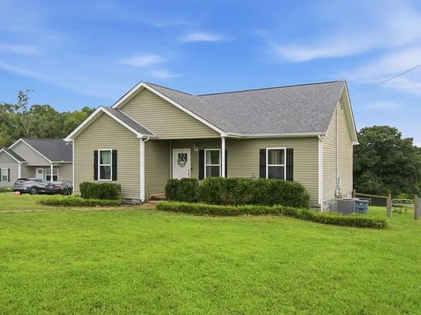 17036 Pond Cir, Bon Aqua, TN 37025