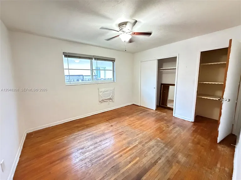 45 SE 14th St — Photo 11