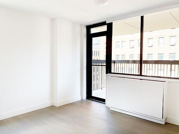 5th image of 300 Mercer St APT 10J