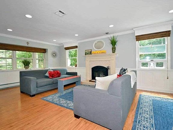 5th image of 6 Shadetree Ct