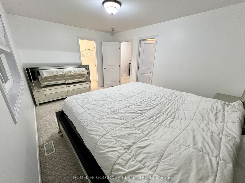 Oakville Townhouse for rent - 4 Bedrooms — photo 12