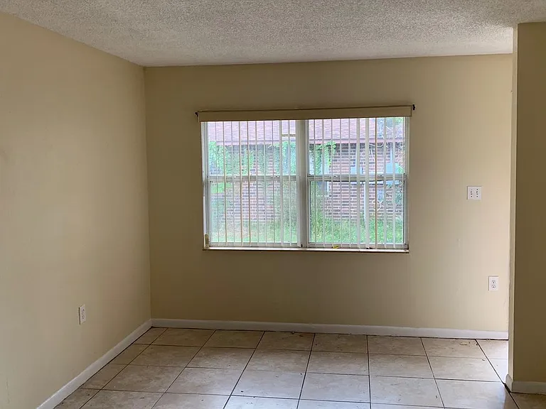 518 Pinewood Ave — Photo 3