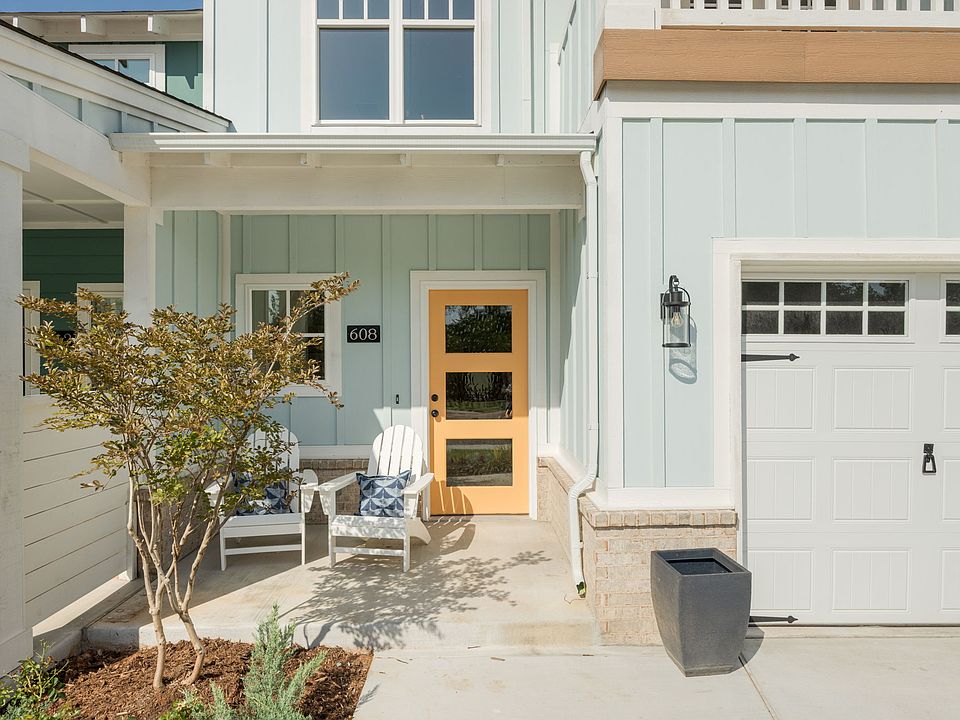 1st image of 608 Montauk Way