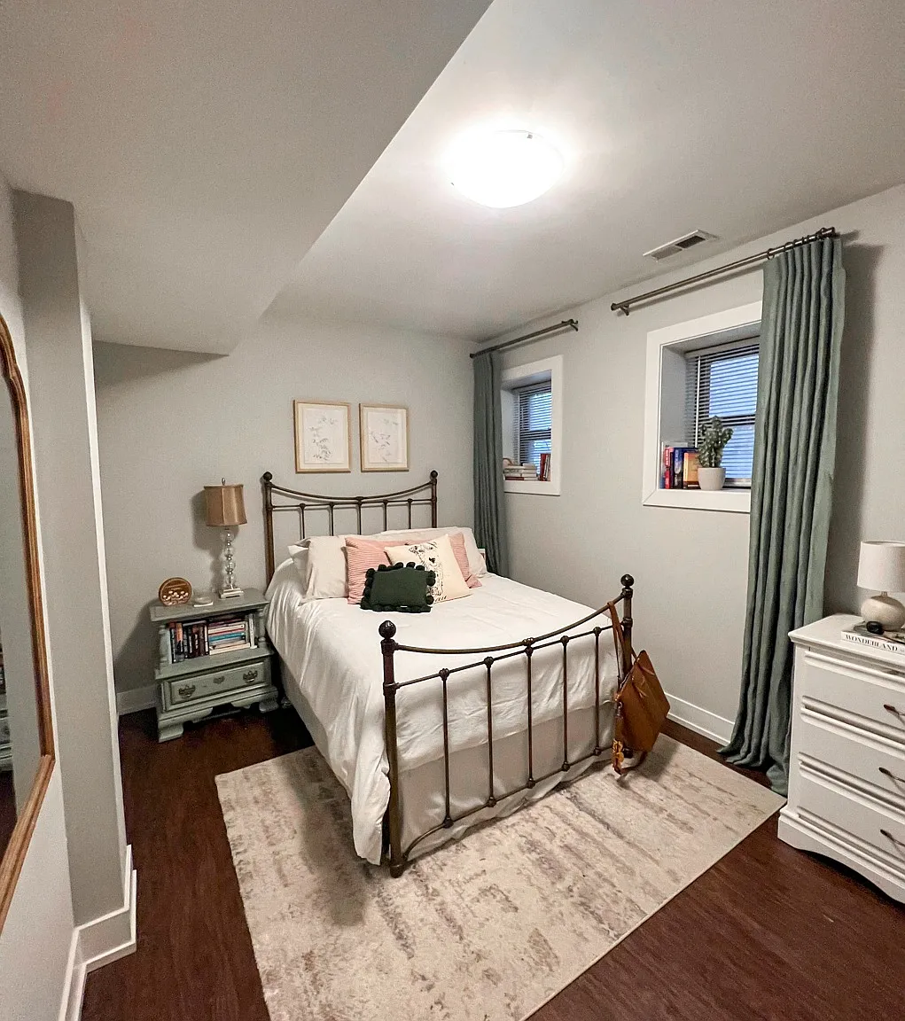 1049 N. Leavitt St. — Photo 3