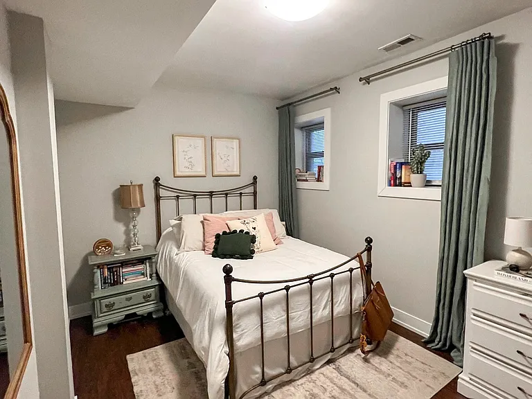 1049 N. Leavitt St. — Photo 3