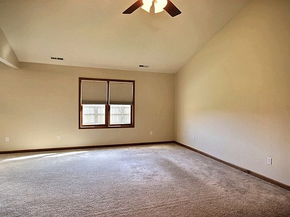 3rd image of 606 Heatherwood Ln