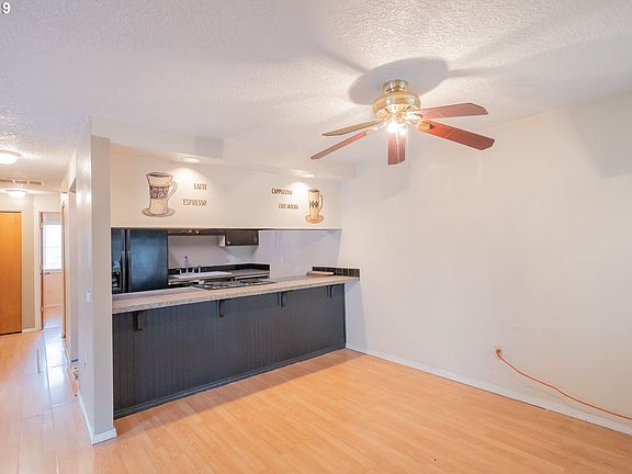 4th image of 601 SE 130th Ct
