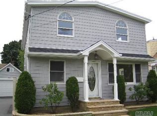 531 7th St, West Hempstead, NY 11552