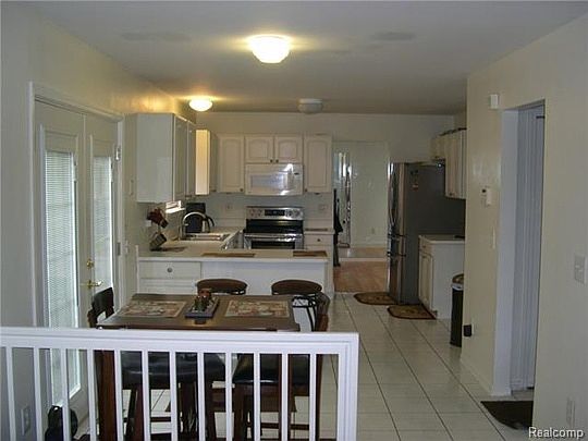 4th image of 5360 Michael Dr