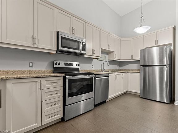 4th image of 80 King William St #212