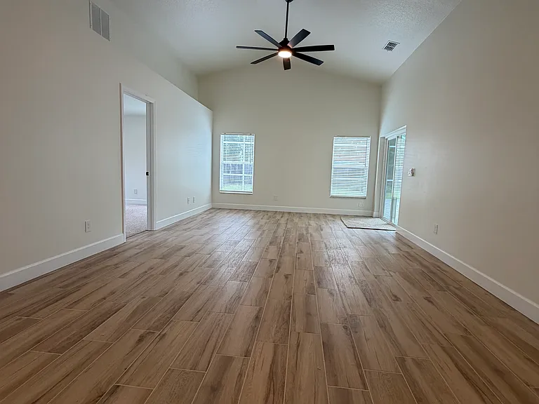 2921 Blackburn Ave — Photo 7