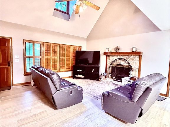 2nd image of 70 Chatham Oaks