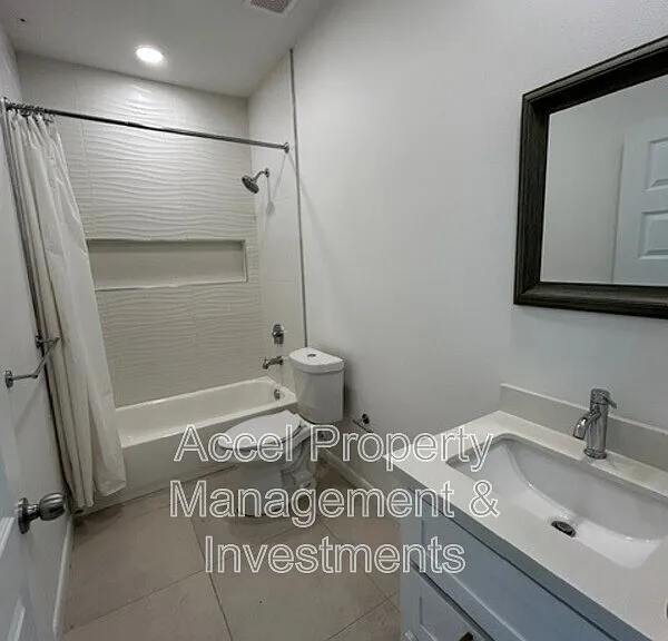 209 N 28th St — Photo 8